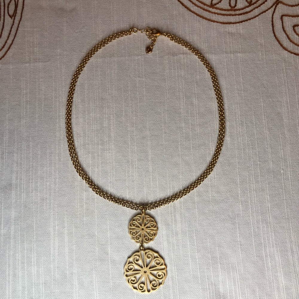 NWOT Carolee Gold-Tone Nostalgic Necklace - Picture 2 of 11
